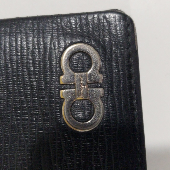 Salvatore Ferragamo Leather Gancini Long Black Bi-Fold Wallet – Luxury, Timeless - Picture 4 of 17